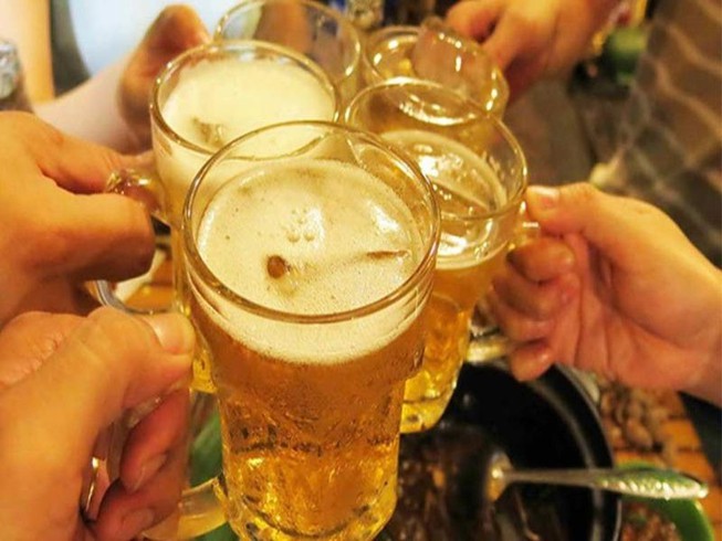 Uống rượu bia nhiều sẽ gây ảnh hưởng không nhỏ đối với những người các bệnh như tim mạch, tăng huyết áp, thừa cân và béo phì